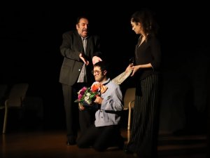 “Hayat Kime Güzel?” tiyatro oyunu Kartal’da sahnelendi