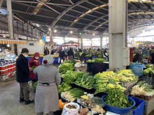 Halk pazarına yoğun ilgi