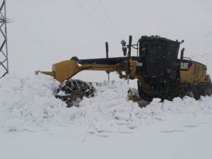 Batman’da kar yağışı nedeniyle kapanan köy yolları ulaşıma açıldı
