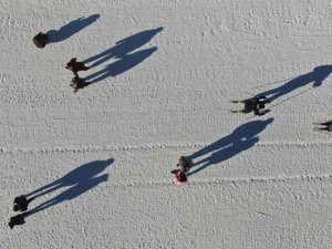 Erciyes’te sezon açıldı, kayakseverler pistlere koştu