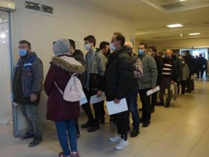 Edirne’de aşı kuyruğu