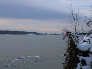 Sarıkum Gölü buz tuttu