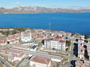 Depremin merkezi Sivrice’deki göl manzaralı TOKİ konutları tamamlandı