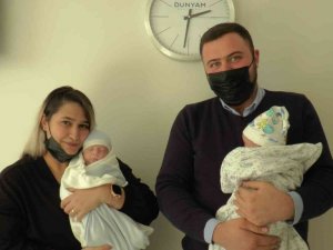 Erken doğan ikizler 3 ay sonra korona virüsü atlattı