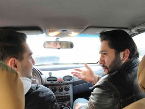 Hem psikolog hem de sürücü eğitmeni hoca trafik korkusu olanları tekrar yollara çıkarıyor