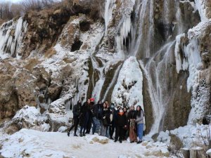 Girlevik Şelalesi dondu, görenler hayran kaldı
