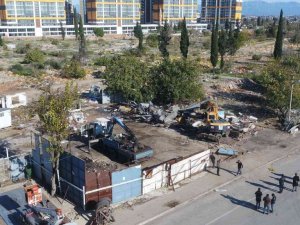 Güneş Mahallesi’nde kentsel dönüşüm kapsamında kaçak yapılar yıkıldı