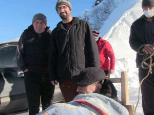 Artvin’de Gürcistan sınırındaki Camili bölgesinde 4 gün sonra, 6 köyle ulaşım yeniden sağlandı