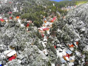 Beyaz örtüyle kaplanan Zorkun Yaylası drone ile görüntülendi
