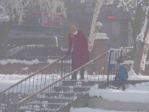 Göle’de hayat dondu, eksi 22,2 derece