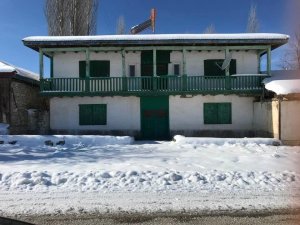 Köydeki 100 yıllık eski evler dimdik ayakta