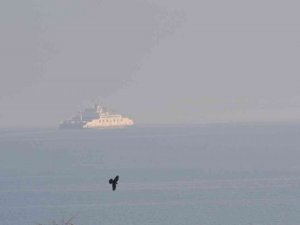 Türkiye’nin en büyük feribotunun Van Gölü’ndeki sisli yolculuğu