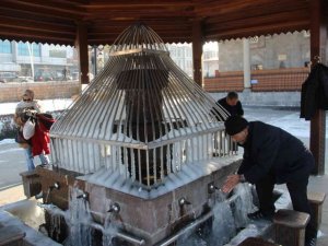 Erzurum eksi 16’yı gördü şadırvanlar adeta buzdan şelaleye döndü