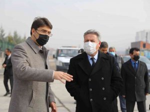 Melikgazi’de metruk yapılar yıkılıyor