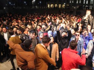 Öğrenciler finaller öncesi stres attı