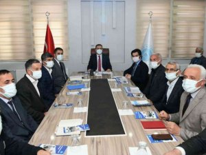 Vali Akbıyık, muhtarlarla bir araya geldi