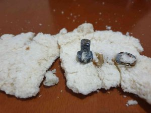 Ekmeğin içinden çıkanı görünce şok oldu