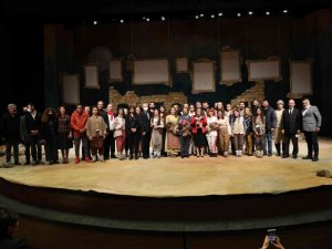 Şehir Tiyatrosunun ilk oyunu "Güvercin Çocuklar" oldu