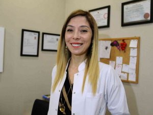 Fizik Tedavi Uzmanı Güçlü: "Aşağı bakarak kullanılan cep telefonu ve tablet, boyuna 20 kg yük bindirir"