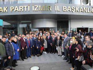 Bakan Gül’den AK Parti İzmir İl Başkanlığına ziyaret