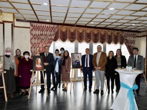 Yunusemreli kursiyerlerden ’Dünyadan renkler’ sergisi