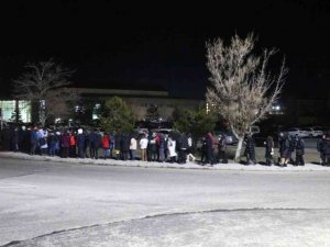 Eksi 6 derecede konser kuyruğu