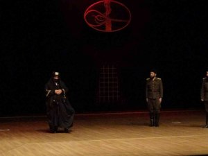 Muş’ta “Kumandan” tiyatrosu üniversite öğrencileri için sahnelendi