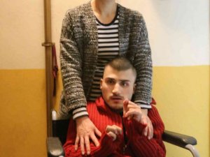 Başkan Atay’dan yürüme engelli Yavuz’a tekerlekli sandalye