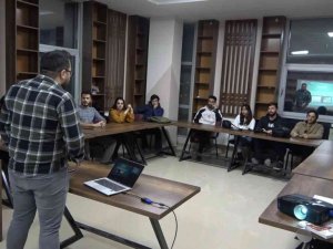 Bitlisli gençlere ’Temel Fotoğrafçılık’ eğitimi