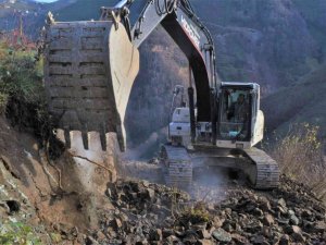 40 yıllık yol sorunu çözülüyor