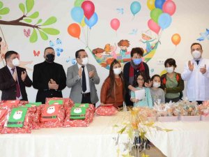 Yılbaşı etkinliği hasta çocuklara moral oldu