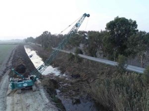 Söke’de yatak temizleme çalışmaları sürüyor