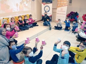 Öğrencilere oyun ve müziklerle ritim yaptı