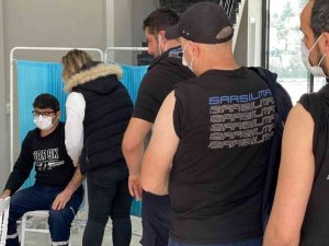 İşçiler aşı için sıraya girdi