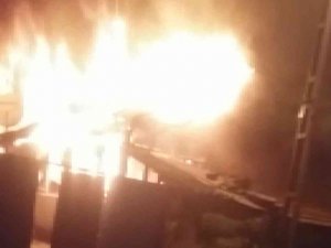 Pendik’te yanan gecekondu küle döndü