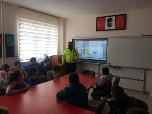 İlkokul öğrencilerine trafik güvenliği eğitimi verildi