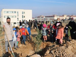 Betül Dürgen Hatıra Ormanı’na 250 fidan