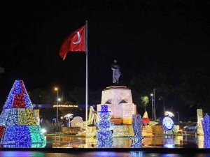 Menteşe’nin cadde ve sokakları yeni yıla hazır
