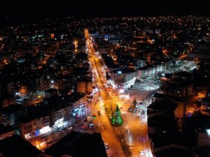Yeni yıl için süslenen tarihi ilçe Safranbolu drone ile görüntülendi