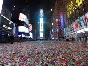 Artan vakalara rağmen Times Meydanı’ndaki yılbaşı etkinliği iptal edilmedi