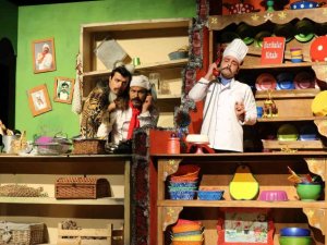 Tiyatroyu dolduran çocuklar “harikalar mutfağı” neşeli gözlerle izledi