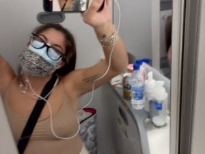 Covid-19 testi pozitif çıkan yolcu, kendini uçak tuvaletinde 5 saat izole etti