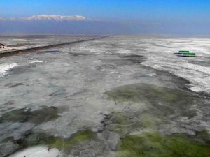 Buzla kaplanan Erzurum Ovası manzarasıyla mest etti