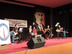 Tavşanlı MYO’da sınavlar öncesi moral, motivasyon konseri