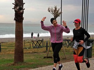 İkinci ‘kırmızı kod’ uyarısı alan Antalya’da fırtına sonrası şaşırtan görüntüler