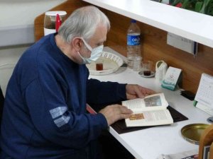 İlçe sağlık müdürlüğü personeli her sabah güne kitap okuyarak başlıyor