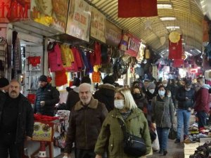 Tarihi Uzun Çarşı’da yeni yıl yoğunluğu yaşanıyor