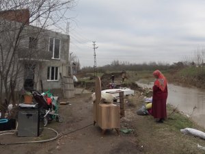 Sel sonrası yıkım kararı verilen 3 evde tahliye