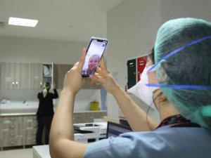 Herkes eğlenirken onlar yoğun bakım ünitesinde Covid-19 hastalarına nefes oldu