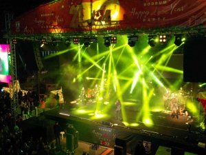 Bodrum’da binlerce kişi meydanları doldurdu